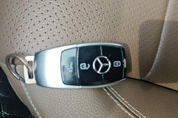 Used Mercedes-Benz E-Class 2019 Restyled E 300 L Sporty and Stylish Edition Vehicle Key