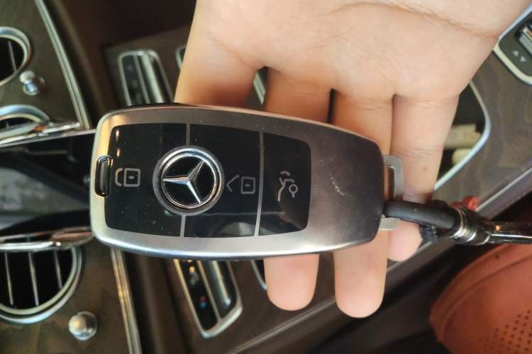Used Mercedes-Benz E-Class 2019 Facelifted E 300 L Stylish Version Vehicle Key
