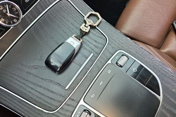 Used Mercedes-Benz E-Class 2019 E 260 L Sport Edition Vehicle Key