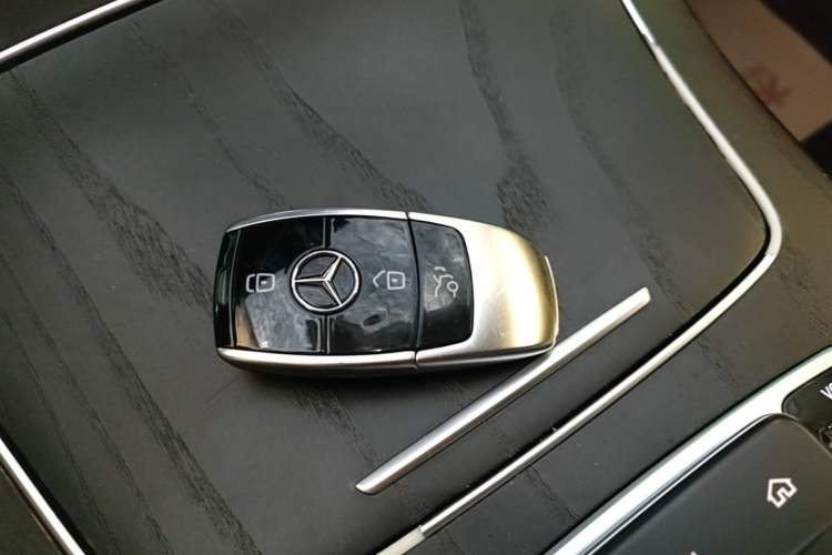 Used Mercedes-Benz E-Class 2019 Restyled E 300 L Sport Luxury Edition Vehicle Key