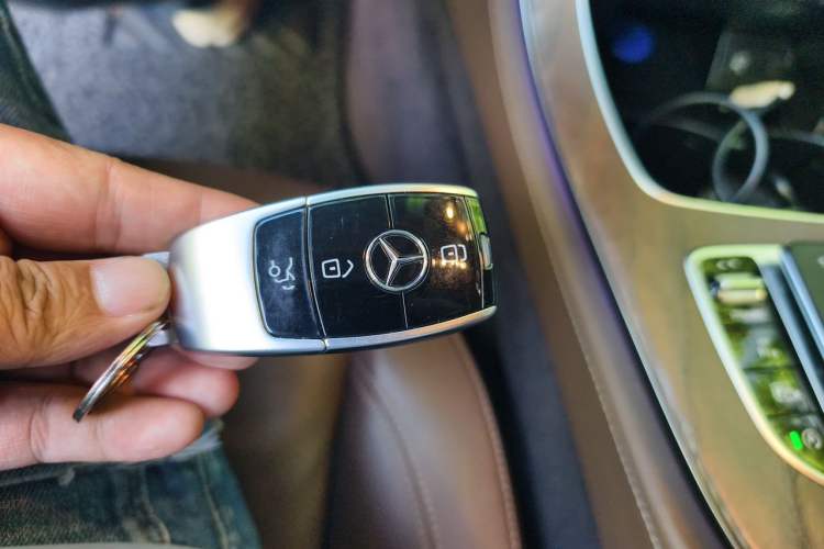 Used Mercedes-Benz E-Class 2019 Facelifted E 300 L Stylish Version Vehicle Key