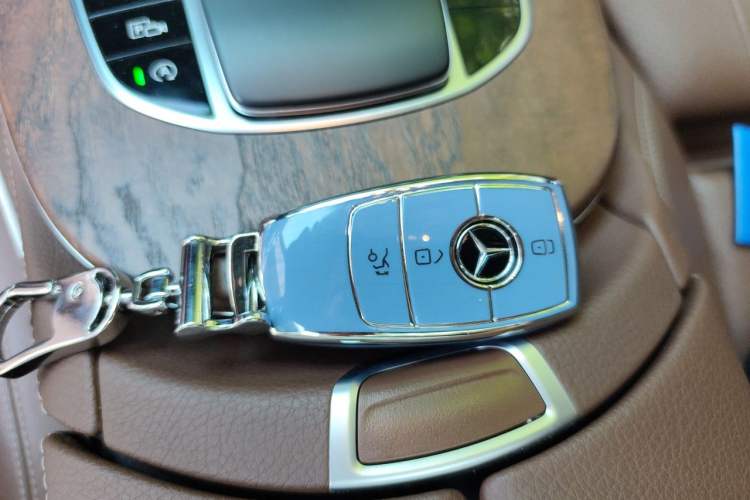 Used Mercedes-Benz E-Class 2019 E 260 L Vehicle Key