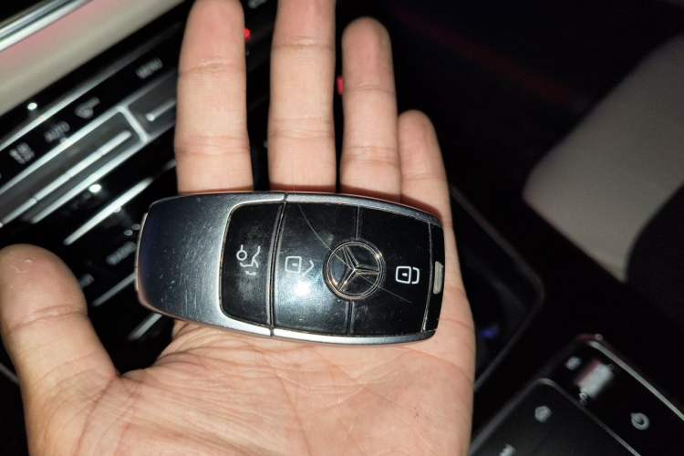 Used Mercedes-Benz E-Class 2019 Facelifted E 300 L Stylish Version Vehicle Key