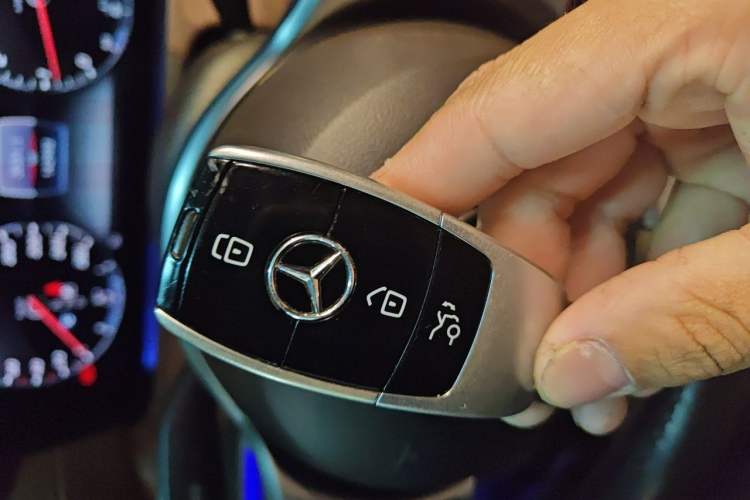 Used Mercedes-Benz E-Class 2019 Facelifted E 300 L Stylish Version Vehicle Key