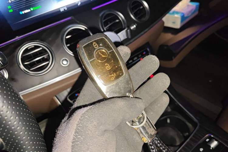 Used Mercedes-Benz E-Class 2019 E 260 L Sport 4MATIC Vehicle Key