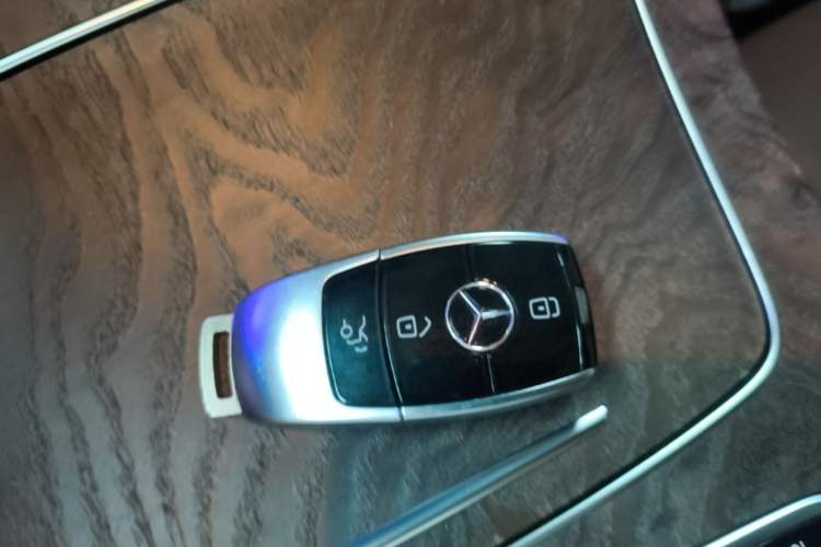 Used Mercedes-Benz E-Class 2019 Facelifted E 300 L Stylish Version Vehicle Key