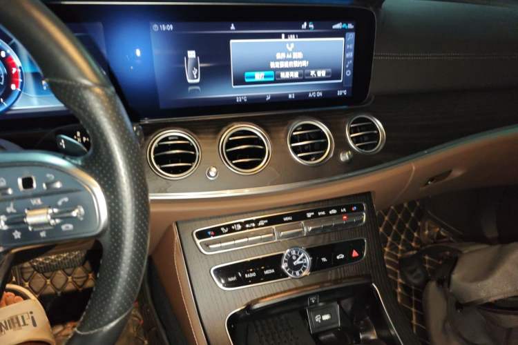 Used Mercedes-Benz E-Class 2019 Restyled E 300 L Sport Luxury Edition Audio And AC Panel