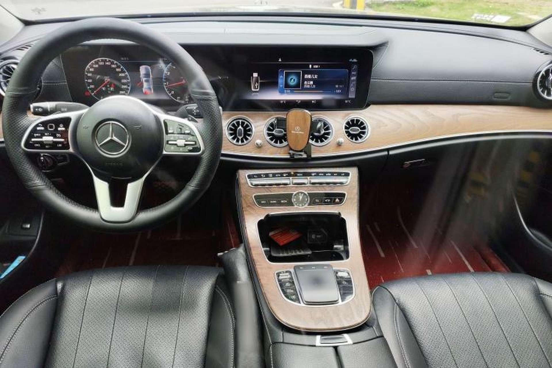 Used Mercedes-Benz E-Class 2019 E 300 L Stylish Model Center Console