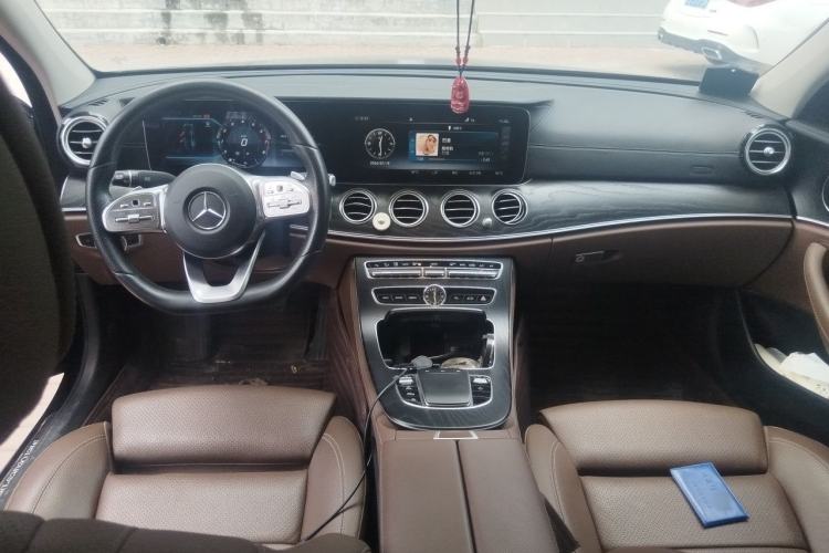 Used Mercedes-Benz E-Class 2019 E 200 L Sport 4MATIC Center Console