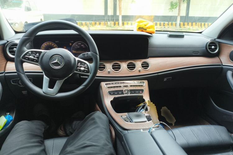 Used Mercedes-Benz E-Class 2019 E 200 L Center Console