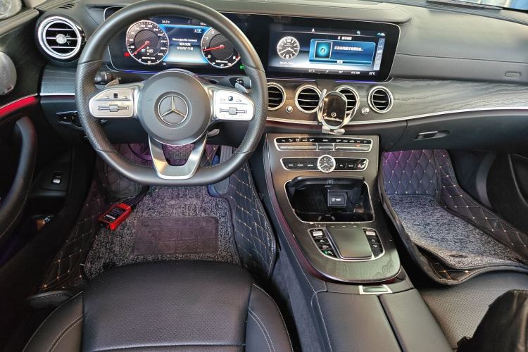 Used Mercedes-Benz E-Class 2019 E 300 L Sport Luxury Edition Center Console