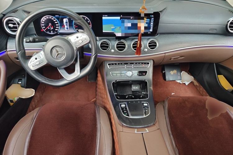 Used Mercedes-Benz E-Class 2019 E 300 L Sport Luxury Edition Center Console