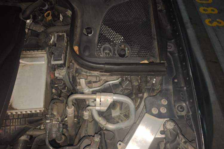 Used Mercedes-Benz E-Class 2019 E 300 L Sport Luxury Edition Engine Bay Left