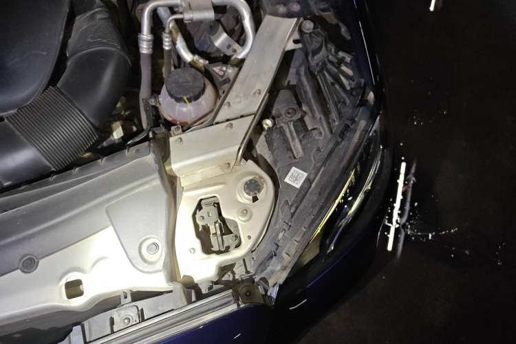 Used Mercedes-Benz E-Class 2019 E 260 Sport Edition Engine Bay Left
