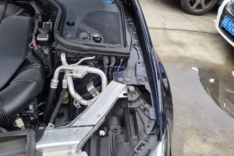 Used Mercedes-Benz E-Class 2019 Restyled E 300 L Sport Luxury Edition Engine Bay Left