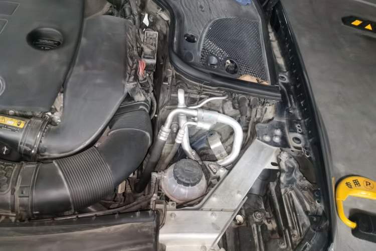 Used Mercedes-Benz E-Class 2019 E 260 L Sport Edition Engine Bay Left