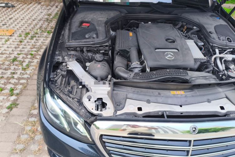 Used Mercedes-Benz E-Class 2019 E 200 L Engine Bay Right