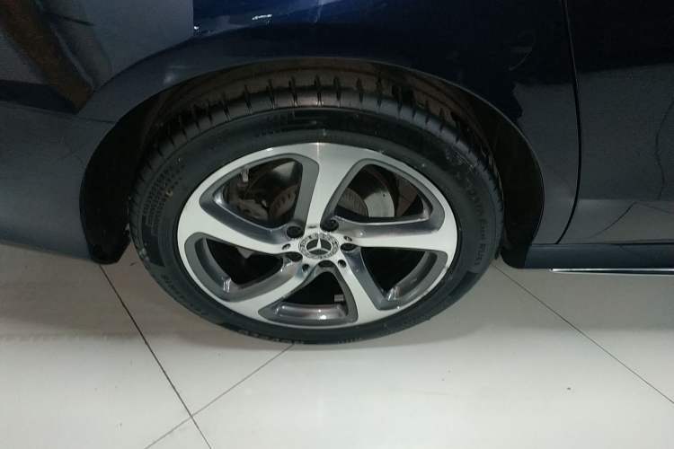 Used Mercedes-Benz E-Class 2019 Restyled E 300 L Sporty and Stylish Edition Exterior 5