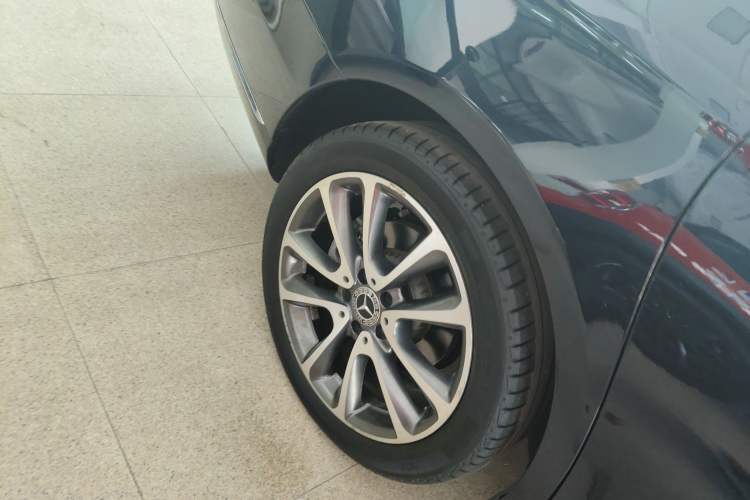 Used Mercedes-Benz E-Class 2019 E 300 L Luxury Model Exterior 5
