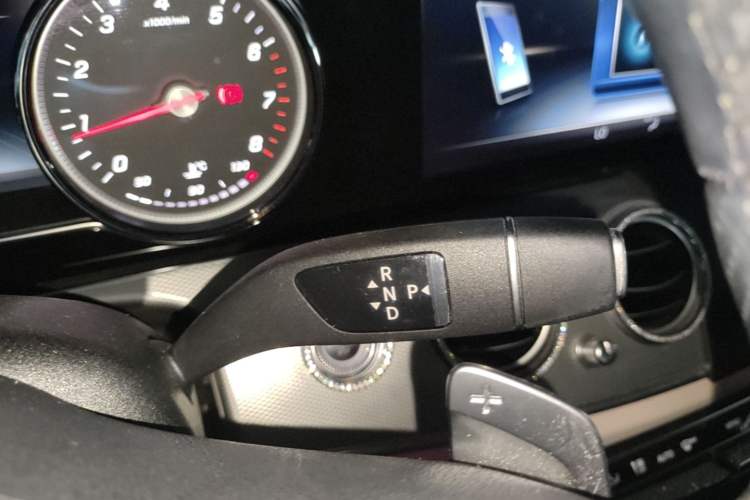 Used Mercedes-Benz E-Class 2019 E 200 Sport Edition Gear Lever