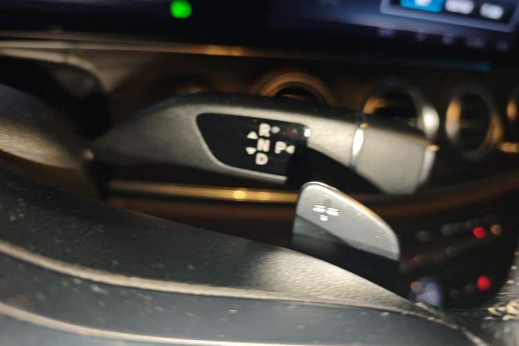 Used Mercedes-Benz E-Class 2019 Restyled E 300 L Sport Luxury Edition Gear Lever