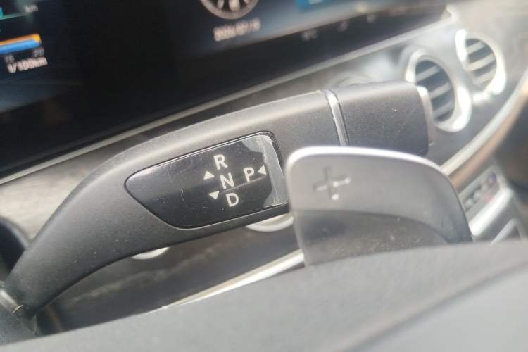 Used Mercedes-Benz E-Class 2019 E 200 L Sport 4MATIC Gear Lever