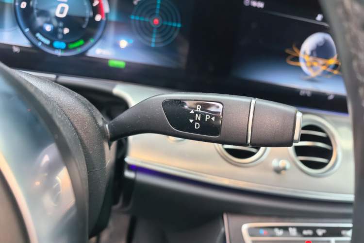 Used Mercedes-Benz E-Class 2019 E 260 Sport Edition Gear Lever