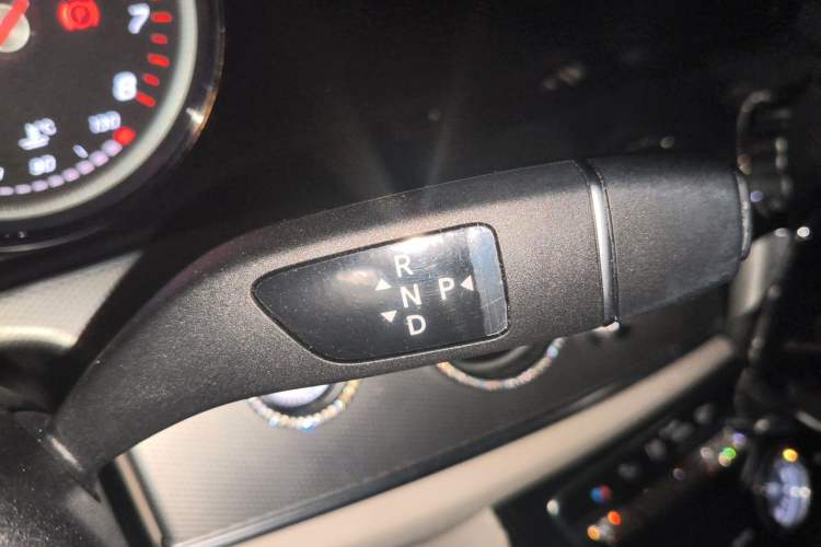 Used Mercedes-Benz E-Class 2019 E 200 Sport Edition Gear Lever