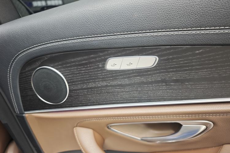 Used Mercedes-Benz E-Class 2019 E 260 L Sport Edition Interior 8