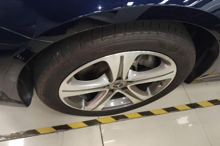 Used Mercedes-Benz E-Class 2019 E 260 L Sport Edition Left Front Wheel Hub