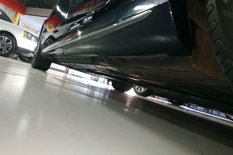 Used Mercedes-Benz E-Class 2019 Restyled E 300 L Sporty and Stylish Edition Left Side Sill