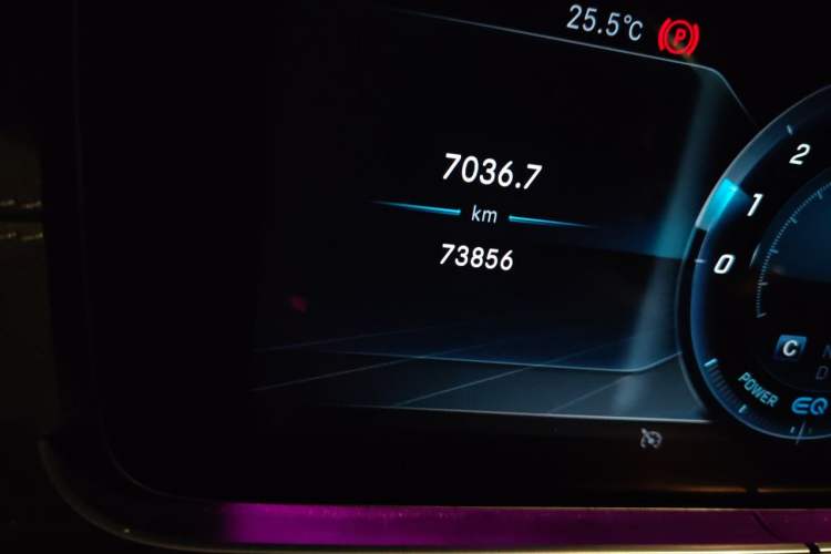 Used Mercedes-Benz E-Class 2019 E 260 L Sport Edition Odometer Close Up