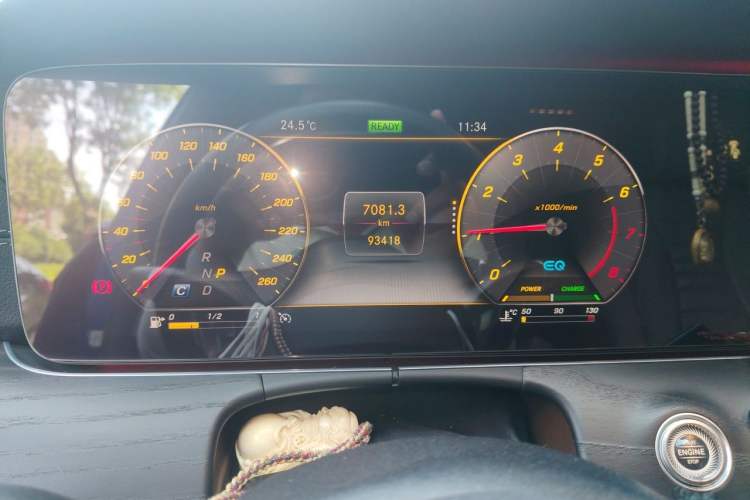 Used Mercedes-Benz E-Class 2019 E 260 L Sport Edition Odometer Close Up