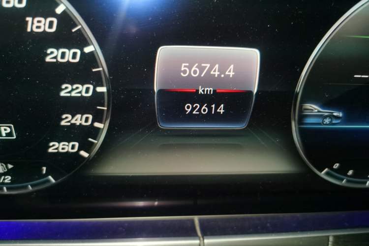 Used Mercedes-Benz E-Class 2019 E 260 L Sport Edition Odometer Close Up