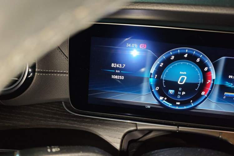 Used Mercedes-Benz E-Class 2019 Restyled E 300 L Sport Luxury Edition Odometer Close Up