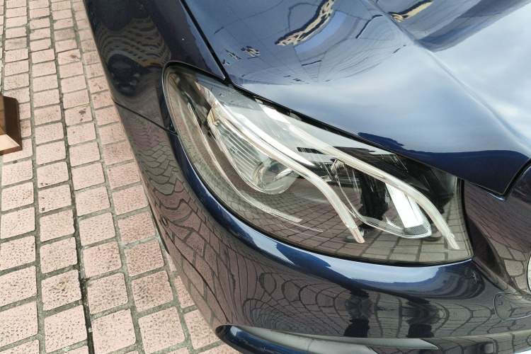 Used Mercedes-Benz E-Class 2019 E 300 L Sporty and Stylish Model Right Front Headlight
