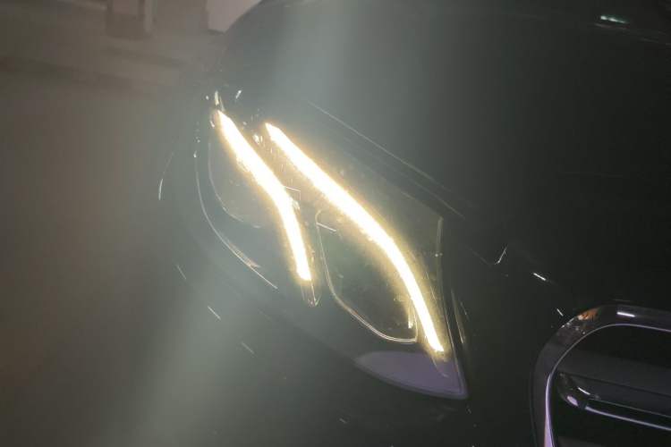 Used Mercedes-Benz E-Class 2019 E 300 L Sporty and Stylish Model Right Front Headlight