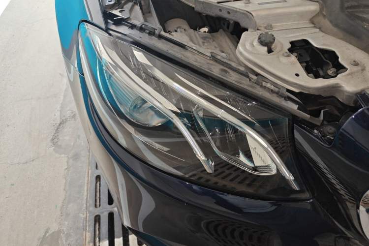 Used Mercedes-Benz E-Class 2019 E 300 L Sport Luxury Edition Right Front Headlight