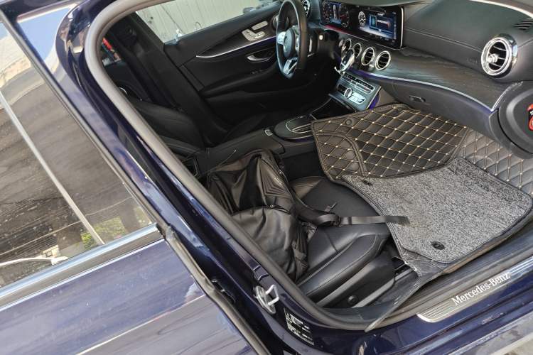Used Mercedes-Benz E-Class 2019 E 300 L Sport Luxury Edition Right Front Seat