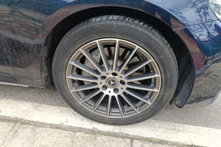 Used Mercedes-Benz E-Class 2019 E 300 L Sporty and Stylish Model Right Front Wheel Hub