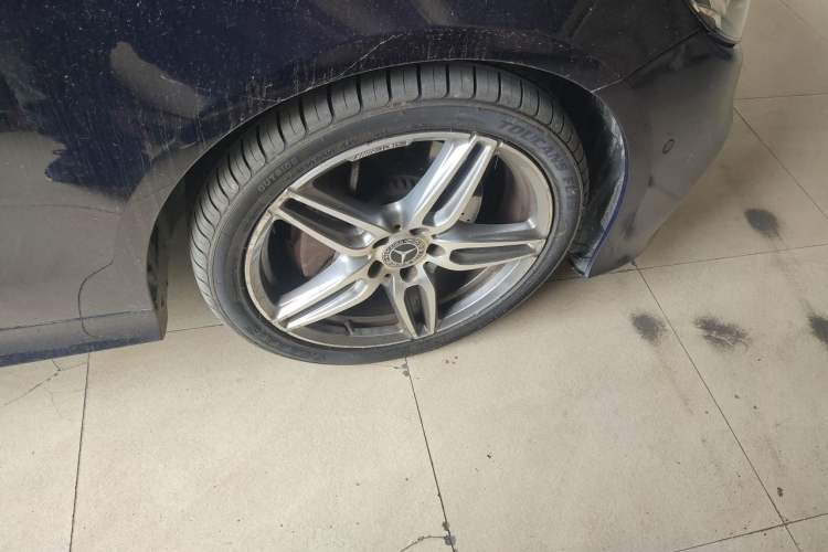 Used Mercedes-Benz E-Class 2019 E 200 4MATIC Coupe Right Front Wheel Hub