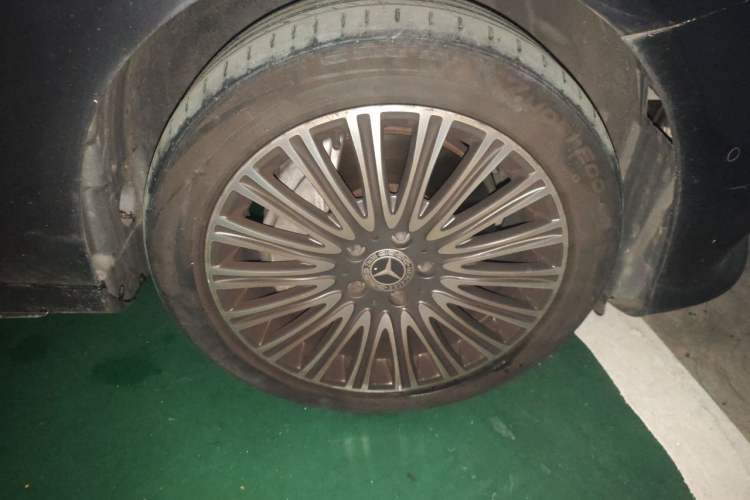 Used Mercedes-Benz E-Class 2019 E 300 L Sport Luxury Edition Right Front Wheel Hub
