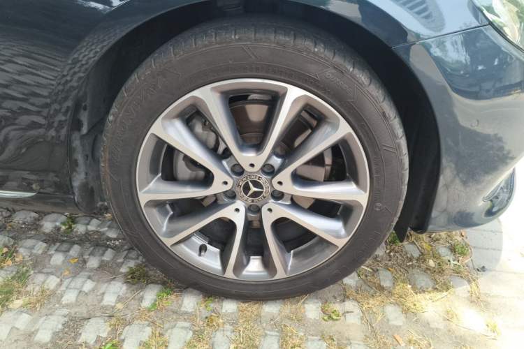 Used Mercedes-Benz E-Class 2019 E 200 L Right Front Wheel Hub