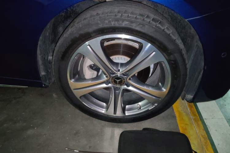 Used Mercedes-Benz E-Class 2019 E 260 L Sport Edition Right Front Wheel Hub