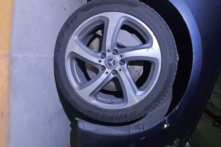 Used Mercedes-Benz E-Class 2019 E 300 L Sporty and Stylish Model Right Front Wheel Hub