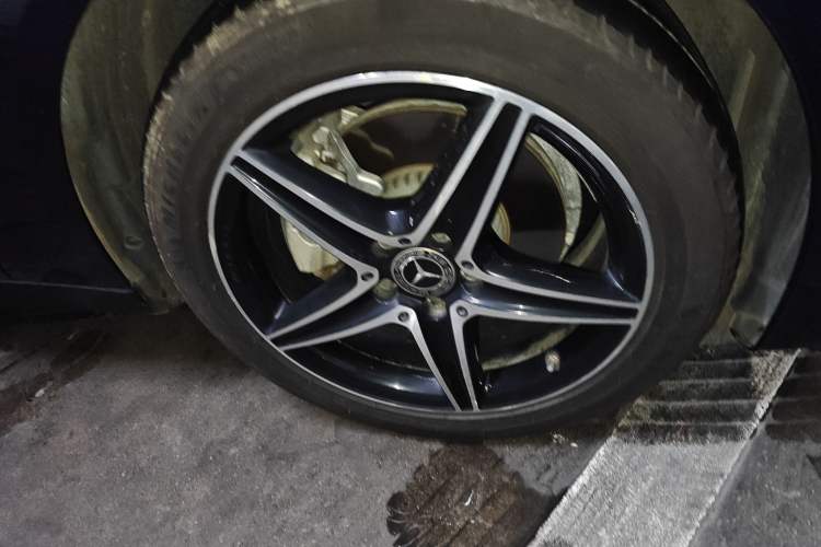 Used Mercedes-Benz E-Class 2019 E 260 Sport Edition Right Front Wheel Hub