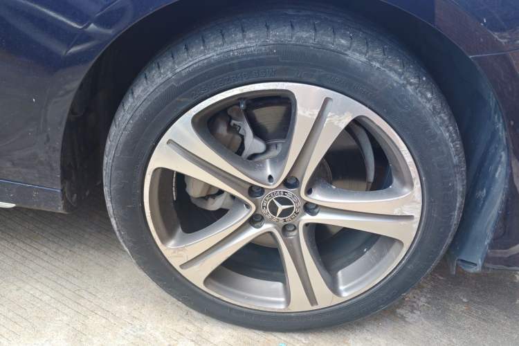 Used Mercedes-Benz E-Class 2019 E 200 L Sport Edition Right Front Wheel Hub