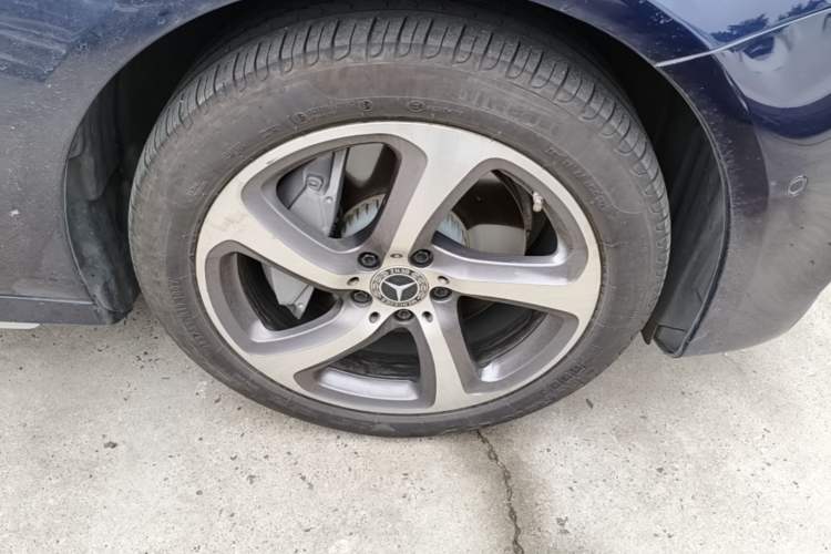 Used Mercedes-Benz E-Class 2019 Restyled E 300 L Sport Luxury Edition Right Front Wheel Hub
