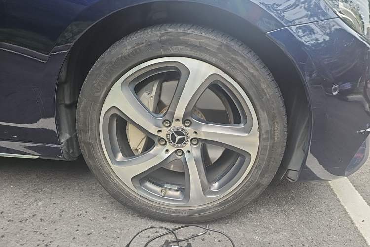 Used Mercedes-Benz E-Class 2019 E 300 L Sporty and Stylish Model Right Front Wheel Hub