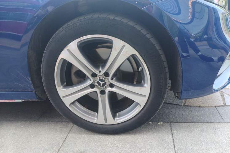 Used Mercedes-Benz E-Class 2019 E 260 L Sport Edition Right Front Wheel Hub